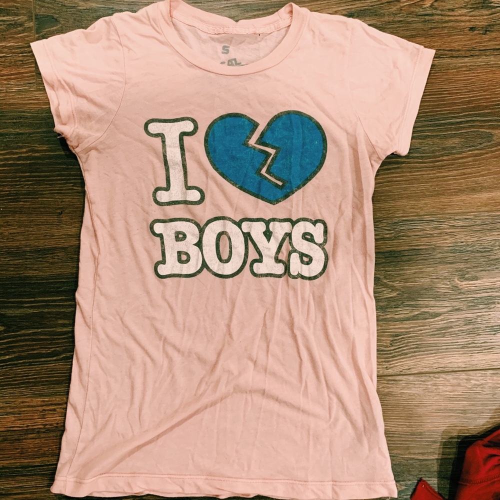 “I 💔 boys” Tee